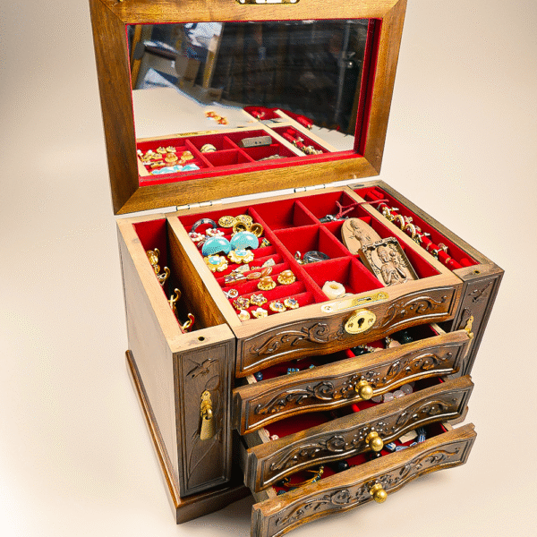 Golden nan jewelry box