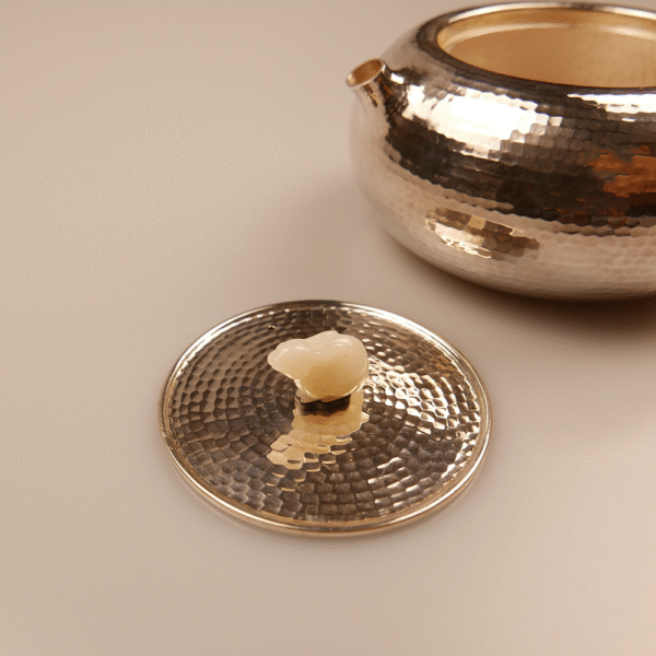 Silver pot with handle